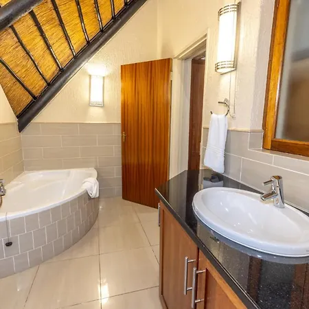 Legend Safaris 257B - In Kruger Park Lodge Hazyview Buitenkant foto